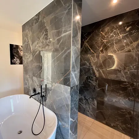Villa Design-villa Mit Privatem Whirlpool&naturblick
